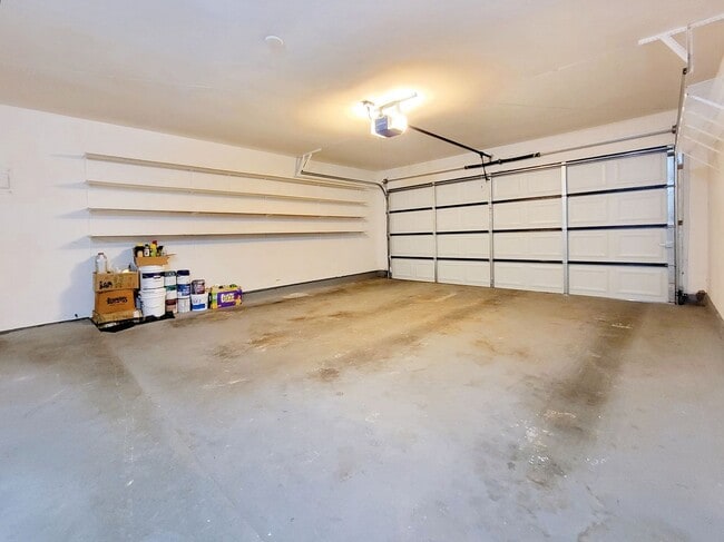Building Photo - 3 Bed, 2 Bath Single-Level Gem with Firepl...