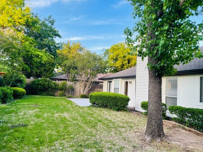 Building Photo - 4 Monterey Dr