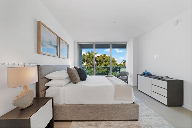 Building Photo - 9221 E Bay Harbor Dr