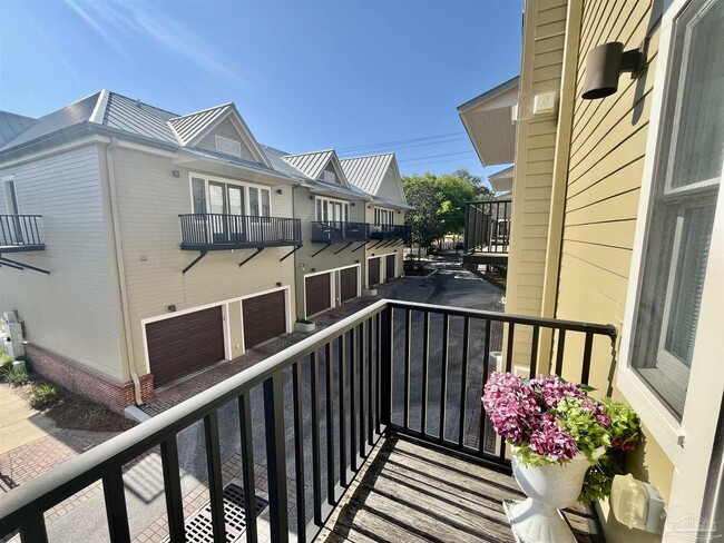 Building Photo - 529 N Spring St