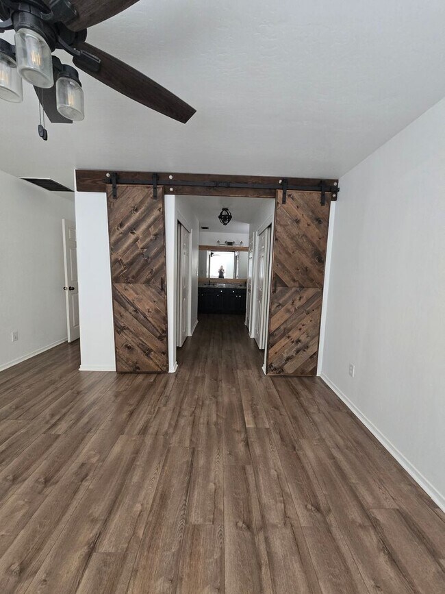 Building Photo - 3 BR 2 BA Available Now
