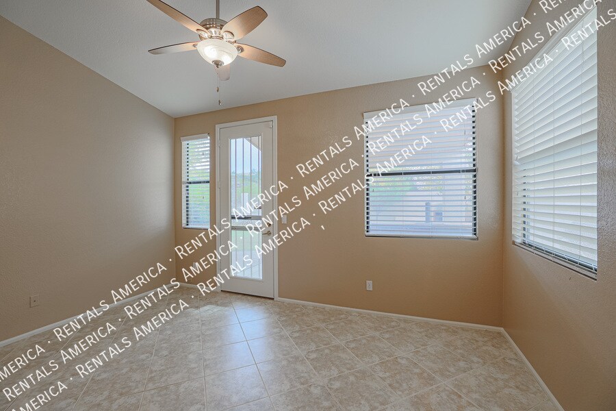 Building Photo - 263 E Ashurst Dr