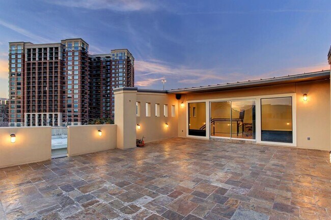 Building Photo - 5002 Milam St