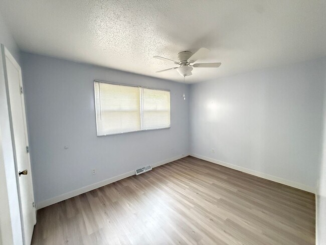 Building Photo - 432 Amherst Dr