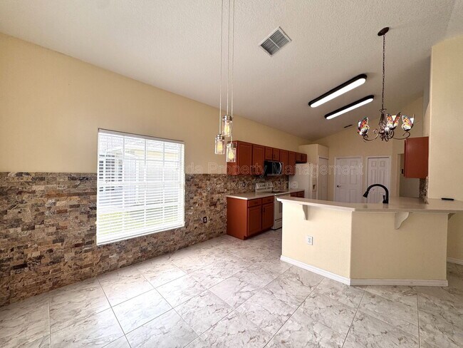 Building Photo - 140 Moss Ln