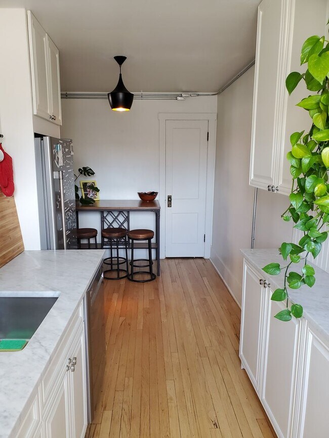 Building Photo - Laurel220 (KC-JF)