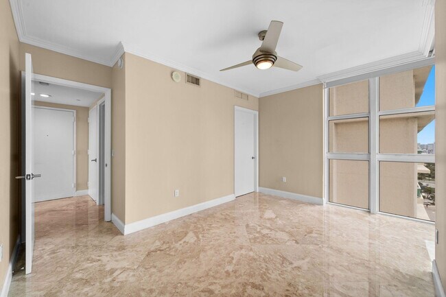 Building Photo - 101 S Fort Lauderdale Beach Blvd