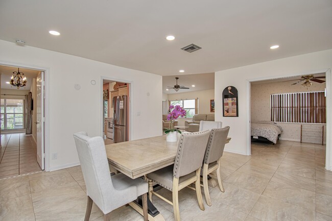 Building Photo - 7811 Villa Nova Dr