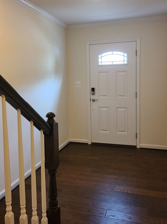 Building Photo - 3-Story Townhouse with Attached Garage in ...
