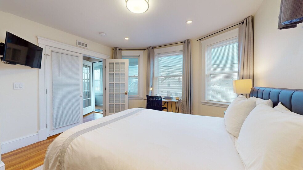 Building Photo - 28 Clay St