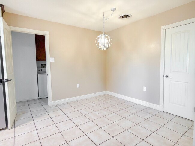 Building Photo - Roomy 5 Bedroom Home with Solar Panels