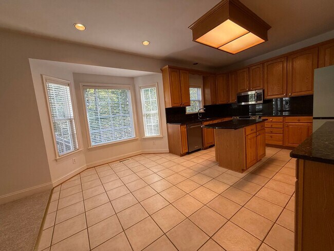 Building Photo - 935 Charter Oaks Dr