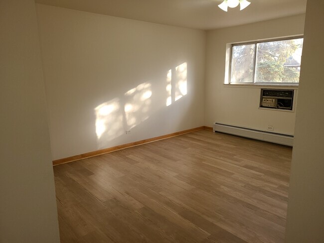 Master Bedoom - 317 N Harvard Ave