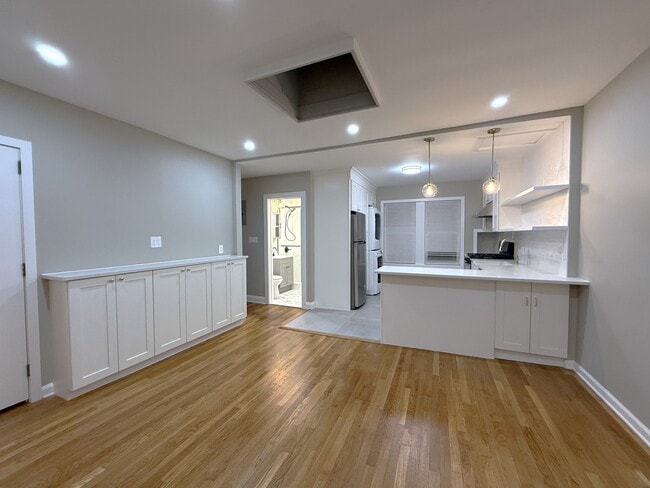 Building Photo - 100-03 Ascan Ave