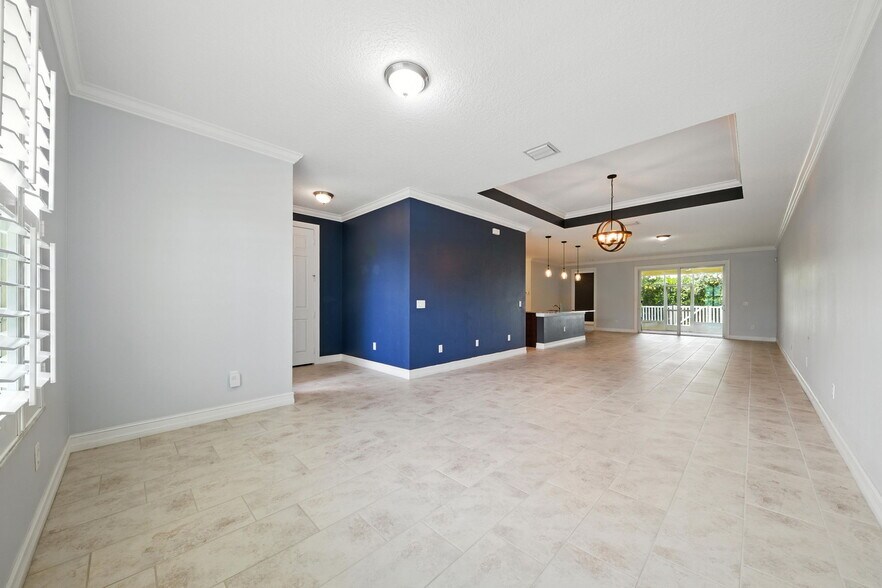 Building Photo - 6060 NW Cullen Way