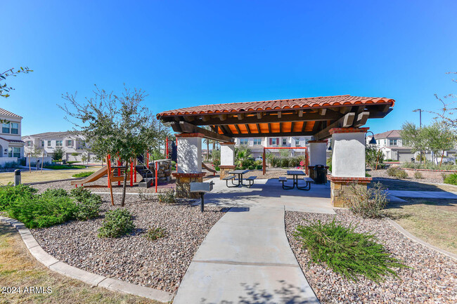 Building Photo - 4077 S Sabrina Dr
