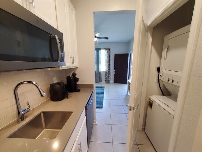 Building Photo - 160 Taft Dr