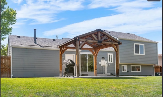 Building Photo - 6604 S Dahlia Cir