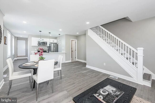 Building Photo - 3300 Ravenwood Ave