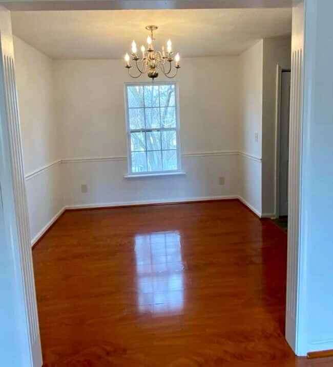 Building Photo - Three or four bedroom 2 1/2 bath in Antioch
