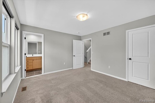 Building Photo - 1087 Hampton Cir