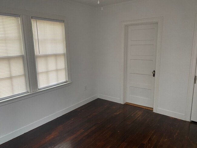 Building Photo - 1117 S 11th St