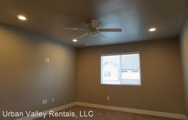 Building Photo - 3 br, 3.5 bath House - 720 E. Ryder Park Ln.