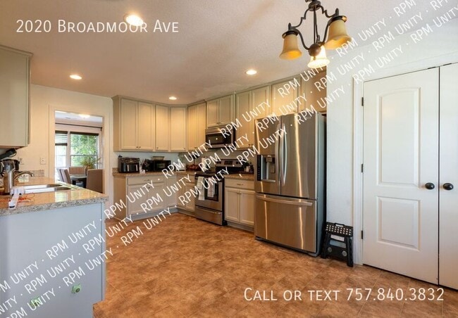 Building Photo - 2020 Broadmoor Ave