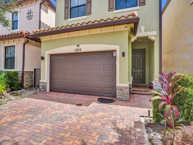 Building Photo - 5804 NW 46th Ln
