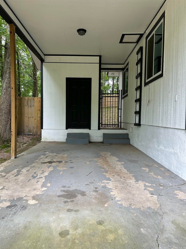 Building Photo - 428 Plum Hollow Blvd