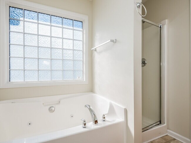 Building Photo - 216 Overlook Dr