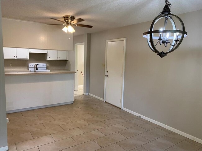 Building Photo - 3011 Sand Dr