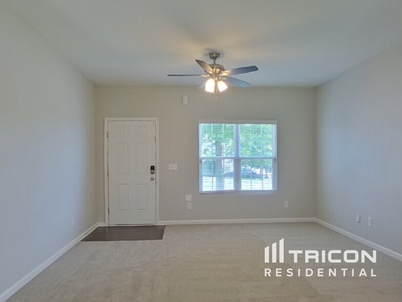 Building Photo - 2625 Meadow Crossing Dr