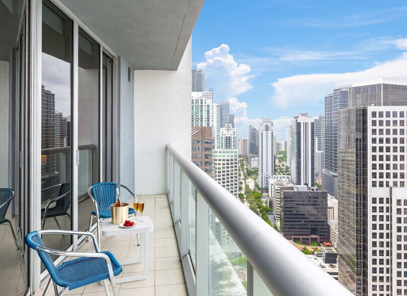 Building Photo - 485 Brickell Ave