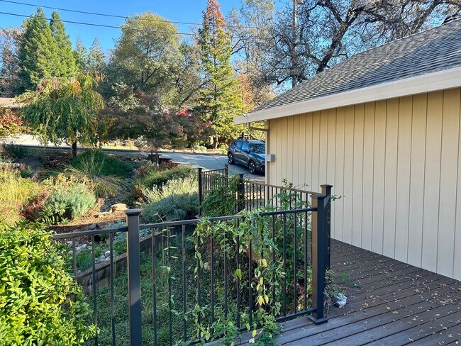 Building Photo - Beautiful 4-Bedroom Home with Stunning Vie...