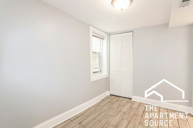 Building Photo - 2968 N Ridgeway Ave