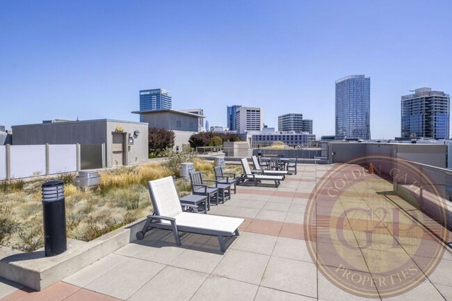 Building Photo - Hayes Valley - 2 BR, 2 BA Condo 947 Sq. Ft...