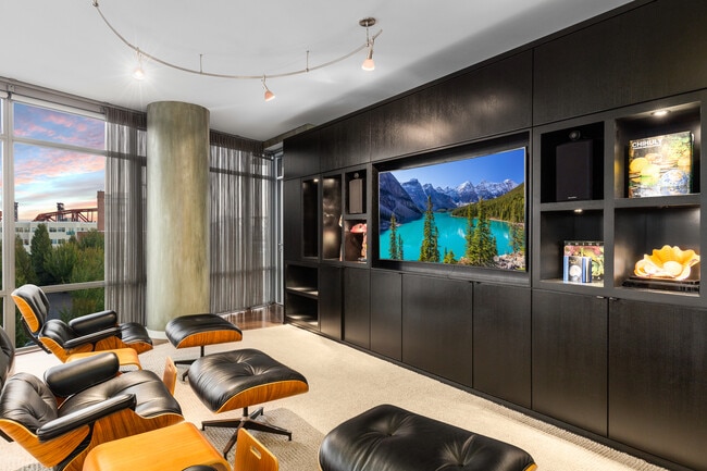 Building Photo - 1260 NW Naito Pky