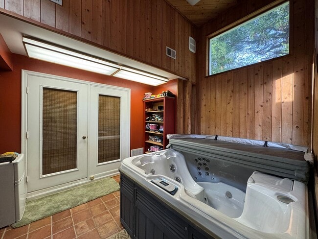 Building Photo - Fantastic 5 Bed 5.5 Bath Single Family Hom...