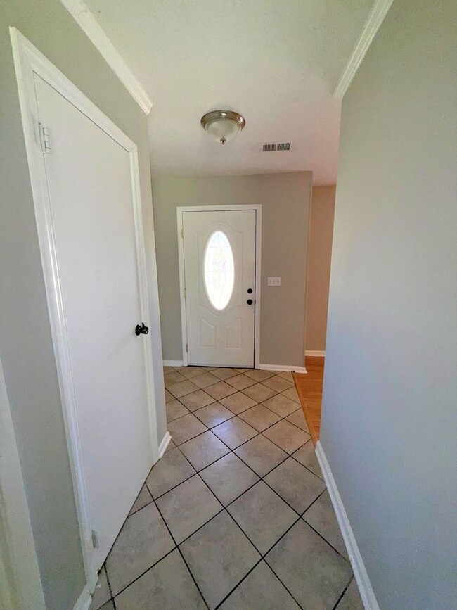 Building Photo - AVAILABLE NOW!!!