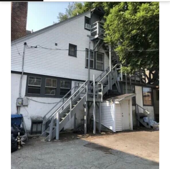 Building Photo - 804 W Oregon St