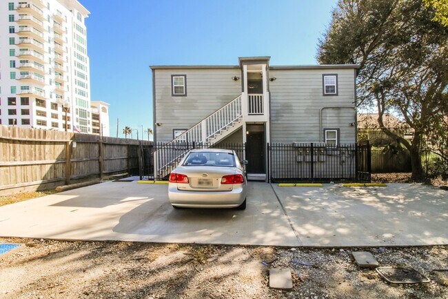 Building Photo - 610 Avenue H