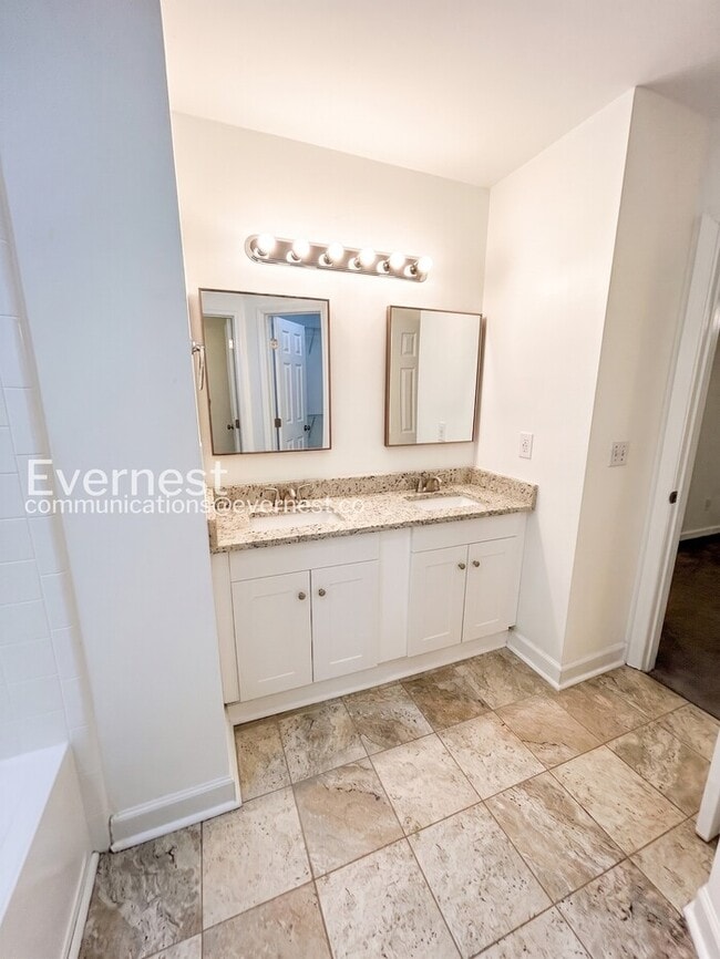 Building Photo - 3312 Northbrook Dr