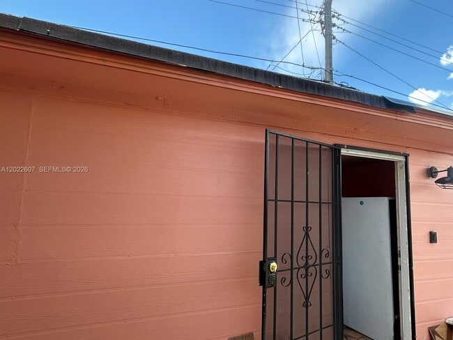 Building Photo - 115 NE 193rd St