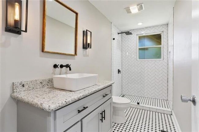 Building Photo - Spacious 2BD/1BA in Gentilly