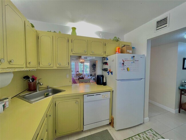 Building Photo - 6350 NW 62nd St