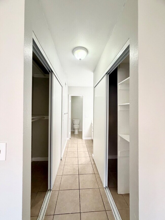 Building Photo - HIVE SUMMER MOVE-IN SPECIAL: 3 BEDROOM CONDO | COMMUNITY POOLS + WALKING TRAILS | CENTRAL LAS VEG...
