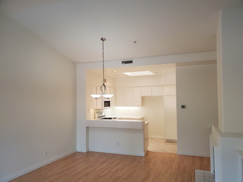 Building Photo - 2676 Dietrich Dr