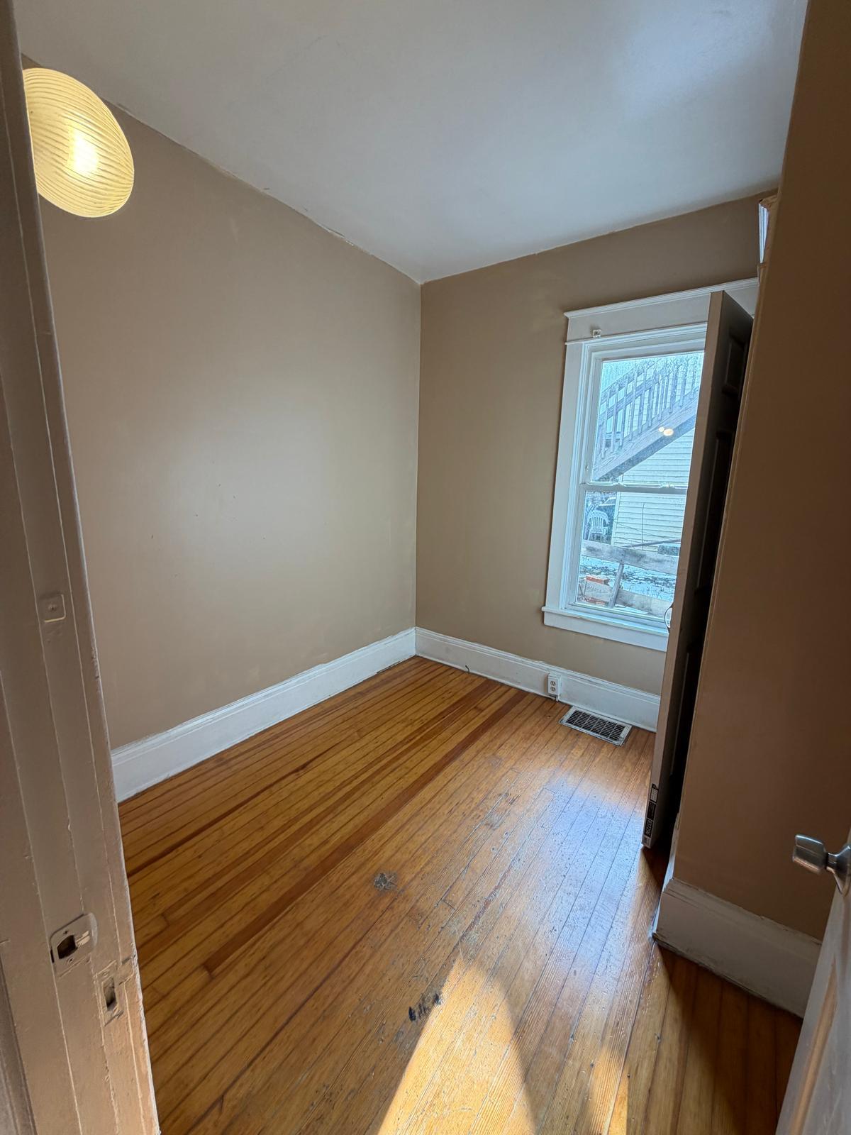 Building Photo - 516 2nd St