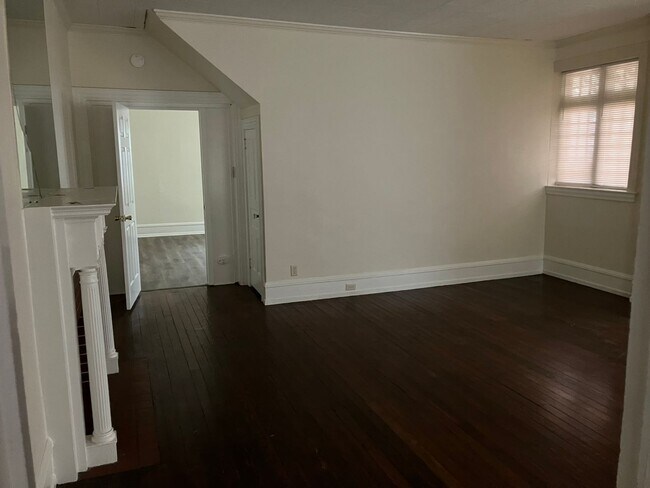 Building Photo - 825 Columbia Ave